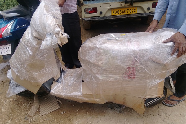 two-wheeler-bike-packing-moving